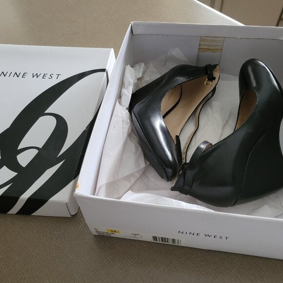 Nine West Zelene Wedge Pump, Size 5 - Picture 3 of 7